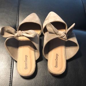 Queen George slip on